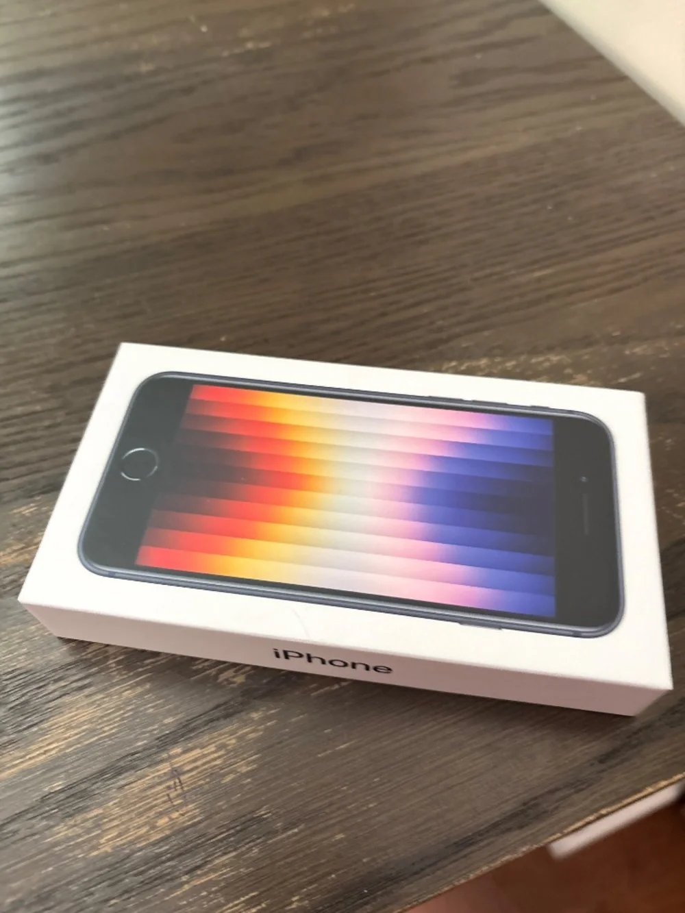 iPhone SE comes with box